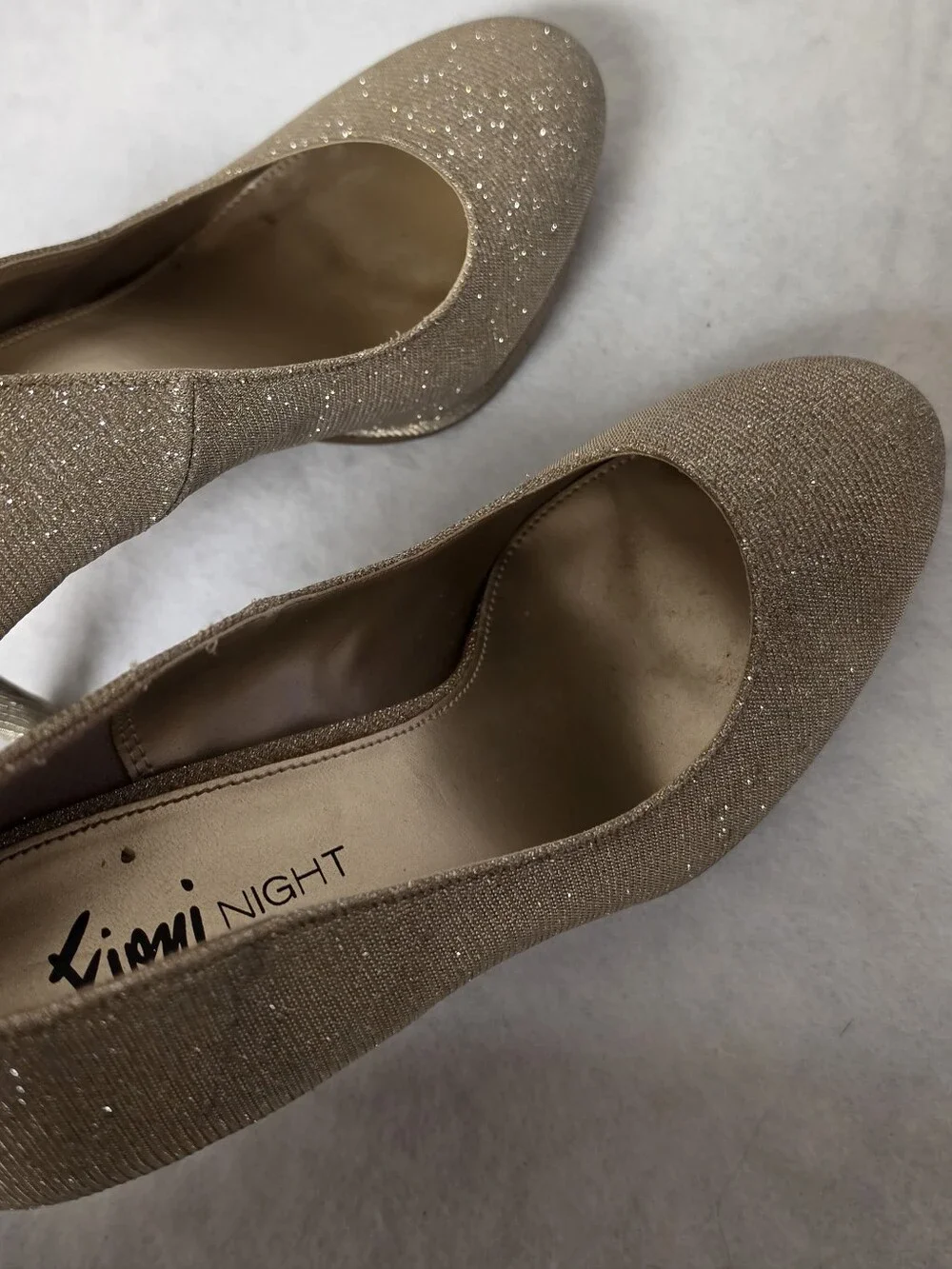 FIONI Clothing Women's Glitter Platform Pump - Gold
